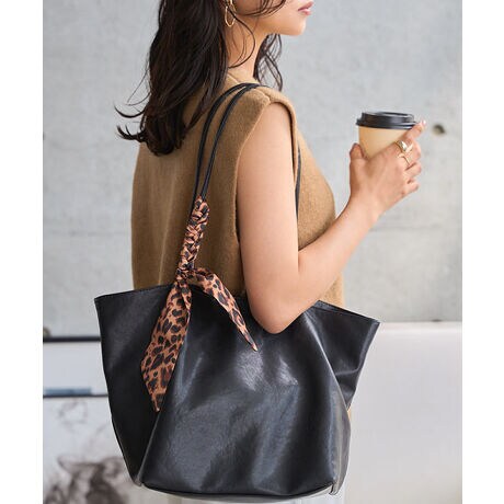 [^:B1643]Ȃ₩ŌytFCNU[ɁAXJ[t̃ANZgYg[gobOBVvȃfUCȂAłȂꊴoĂDGACełBXJ[t͎O\ŁAV[ɍ킹ăVvɂ؂₩ɂAW݁BfC[͂Aʋ΁EʊwE}U[YobO܂ŕL􂷂g[gobOłByfށETCYz500mlybg{gⒷzA|[`܂ł܂pIȃTCYB}`L߂ɐ݌vĂ̂ŁAוłSłBŃRpNgȂ̂ŗsȂǂ̎^т₷̂|CgZ傫JԌŉו̏oX[YɍsA|Pbgtŏ̐₷dlB|₷̒ŁA~̌AE^[̏ォłKɎĂ̂|CgłB#REx^X