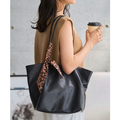 [^:B1643]Ȃ₩ŌytFCNU[ɁAXJ[t̃ANZgYg[gobOBVvȃfUCȂAłȂꊴoĂDGACełBXJ[t͎O\ŁAV[ɍ킹ăVvɂ؂₩ɂAW݁BfC[͂Aʋ΁EʊwE}U[YobO܂ŕL􂷂g[gobOłByfށETCYz500mlybg{gⒷzA|[`܂ł܂pIȃTCYB}`L߂ɐ݌vĂ̂ŁAוłSłBŃRpNgȂ̂ŗsȂǂ̎^т₷̂|CgZ傫JԌŉו̏oX[YɍsA|Pbgtŏ̐₷dlB|₷̒ŁA~̌AE^[̏ォłKɎĂ̂|CgłB#REx^X