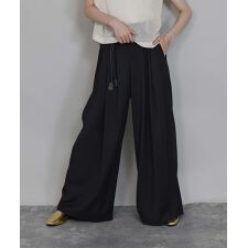 レザーベルト付きワイドパンツ