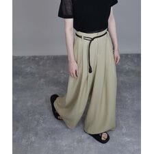 レザーベルト付きワイドパンツ