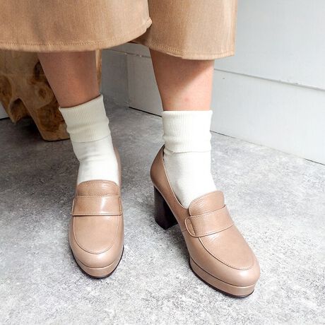 ローファーパンプス