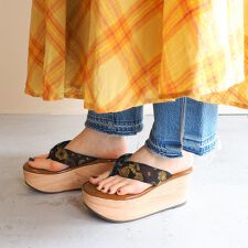 by あしながおじさん(by ashinagaojisan)の［25春夏新色あり］厚底下駄トングサンダル