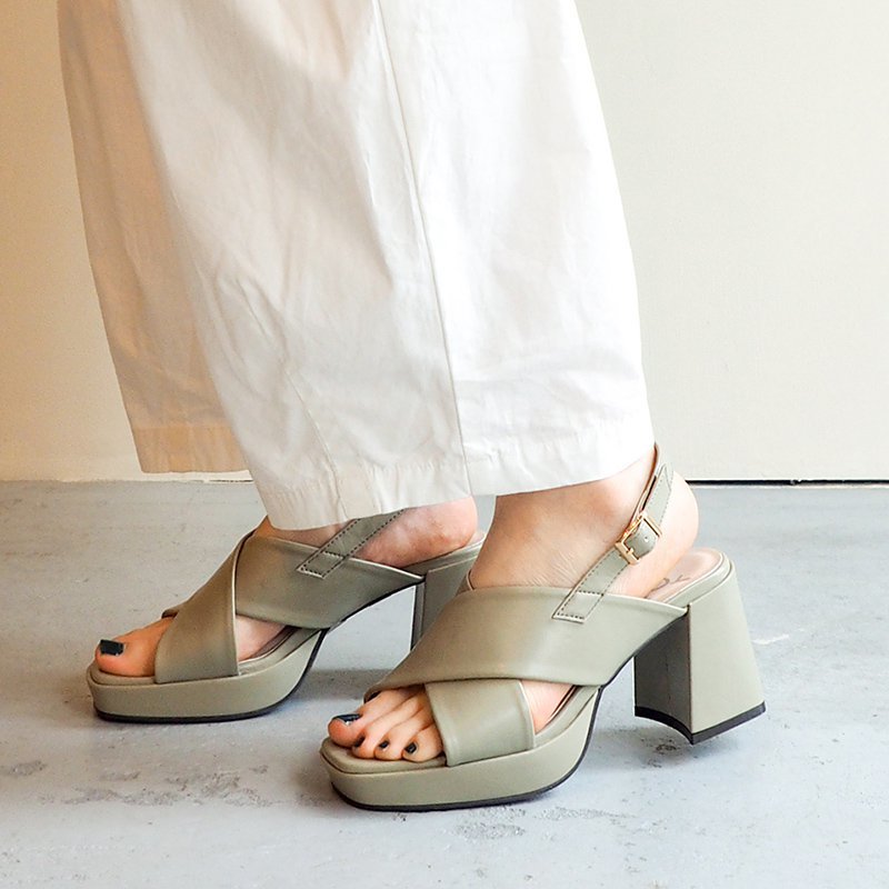 24春夏新作]厚底クロスストラップサンダル | by あしながおじさん(by