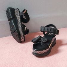 ［26春夏新色あり］厚底グリッタースポーツサンダル