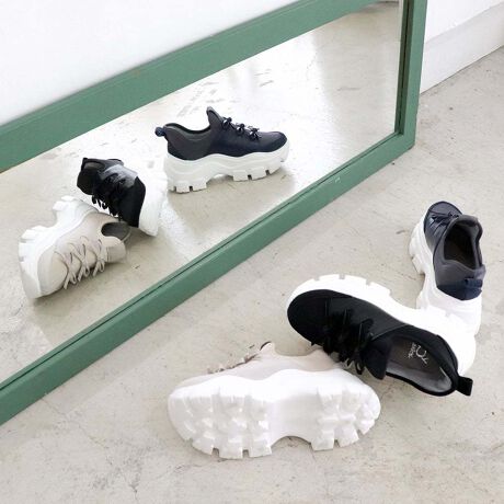 [^:8490117]byȂ2025H~VHANDSFREEboGXb|oGRAȃ[h܂ƂA3A{ڂXb|Bڂ̉炵ɁAႪ܂Eg킸nYt[dl̎y|킹AC킸gꑫłB}ȒAƂ܂ł̂oɂTbƑΉłXgXt[ȗSnłBƂ\[́AƂɂقǂ悢݊vXBpcɂXJ[gɂȂȂރVGbgŁA7cmq[Ȃ芴AX^CAbv܂Bx[VbNȃJ[oG[VŁAJWA炫ꂢ߂܂ŕL􂵂Ă閜\ACełBg킸nYt[dl̃Xj[J[ɂ͓ȃJE^[uTbƃCV[Y(R)JE^[vgpĂ܂B܂ŌCxꂽ悤ȂƃfUCŁAg킸ɑ点ČC𗚂Ƃł܂Bp̍ۂ͂ƂׂɂB₷̃|CgEnYt[dlŎg킸EX΂̏Ȃŕ₷Enʂ̍dȂACeڍׁuhFbyȂfށF@ہ~vYFq[̍F 7.0cmǑF 5.0cmБ̏dF 377g