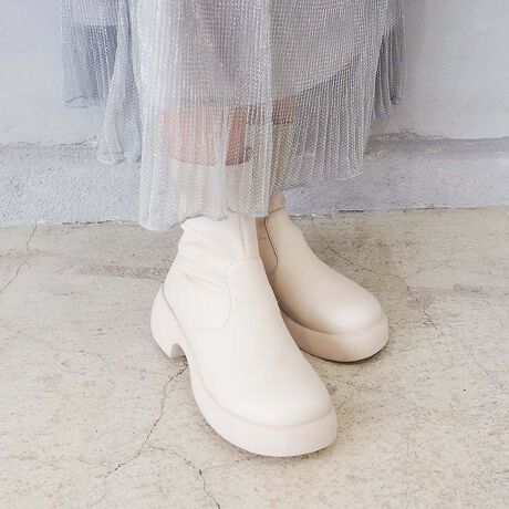 [^:8710615]byȂXgb`u[cƂ~j}fUCɁAǂgȃ[h܂ƂIu[NgDۓIȃXgb`u[cB悭tBbgAbp[ɁÃ[h\[킹邱ƂŁAKȗSnƍۂ𗼗܂BJ[ɂĂ܂Ƃ͋CقȂ̂Ãu[c̖͂̂ЂƂBubN͈ߌʔQŁAǂȃR[fɂ킹₷\J[BAC{[͌y₩ȃ~L[g[őɔƏiYĂ܂B_[Nx[W͂̏H̖{J[BȂ݂̗ǂEH[J[ŊÂƂȂꊴoX悭vXĂ܂B₷̃|CgELIu[NgDŎwEXgb`ނ̂炩Ń\tgȑE\[1ĂȂACeڍ׌YFfށFvǑF3.0cmq[̍F6.0cmF16.5cmF24.5cm