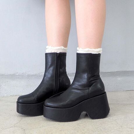 [^:8990033]byȂv[u[c킬Ƃ~j}ȃtHɁAAbp[\[܂œfނł܂Ƃ߂g[dグBC̓r؂ꂪȂ̊Aɐƃ[h炷V[gu[cBő̖͂́Auh̖10cmrbO\[B܂ɕʐl̃X^CAbvȂAOɂ6cm݂̌邱ƂŎۂ̌X΂͂4cmBւ̕SyAڂƂ̃Mbvɋقǂ̗SnĂ܂BECuEe[}p[NȂǁAςȂłɂ̂|CgBĉfāAȂ̂ɂ炭BȖGoẌꑫłB₷̃|CgEXNGAgDŎwEX|WNbVő\tgEX΂̏Ȃŕ₷ACeڍׁEuh:byȂEf:vEY:Eq[̍: 9.5cmEǑ: 5.5cmE: 16.0cmE: 23.5cm