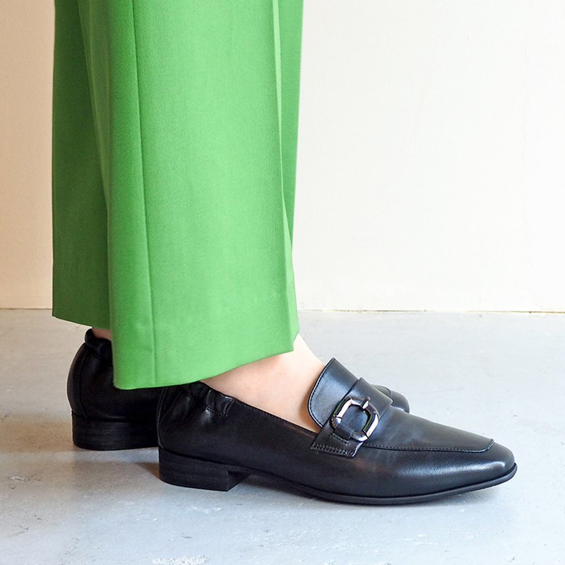 24春夏新作]ベルトバックルローファー | サヴァサヴァ(cavacava