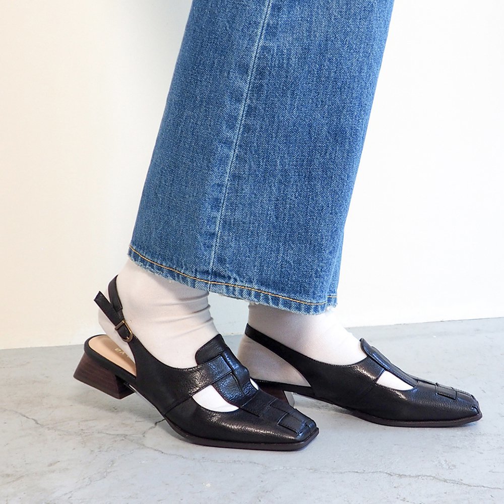 [24秋冬新作]バックスリングパンプス