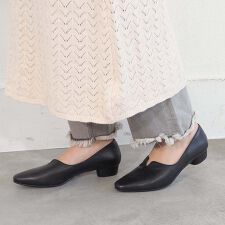 ［26春夏新色］Vカットパンプス