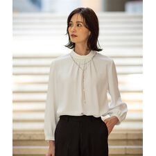 エーシーデザインバイアルファキュービック(A/C DESIGN BY ALPHA CUBIC)のロールネックブラウス