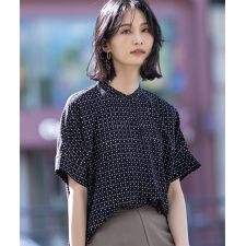 エーシーデザインバイアルファキュービック(A/C DESIGN BY ALPHA CUBIC)のアルコラージュプリントブラウス