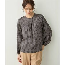 チェーンプリントブラウス