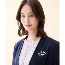 パールモチーフブローチ