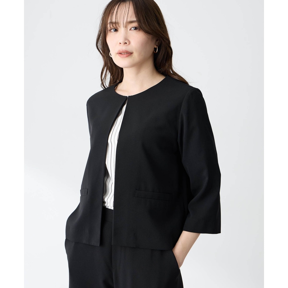 美品✨ アドーア ノーカラージャケット ジップアップ 七分袖 リネン混 黒 38 レディース ノーカラージャケット (5分・7分袖) の一覧 | マルイ