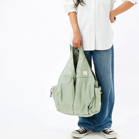 [^:50416]t@bVuh<OZOC>̃g[gobOByʂő傫ANeBug[g̓}U[obOƂĂgp\B͂Ȃ̂ňSĂg܂B22cm̎͌|\ł܂BlXȃV[Ŋ􂷂dオƂȂĂ܂B