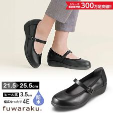 フワラク(ｆｕｗａｒａｋｕ)のゆったり幅広 4E 防水 ストラップパンプス ＜3.5cmヒール＞ 【21.5cm～25.5cm】