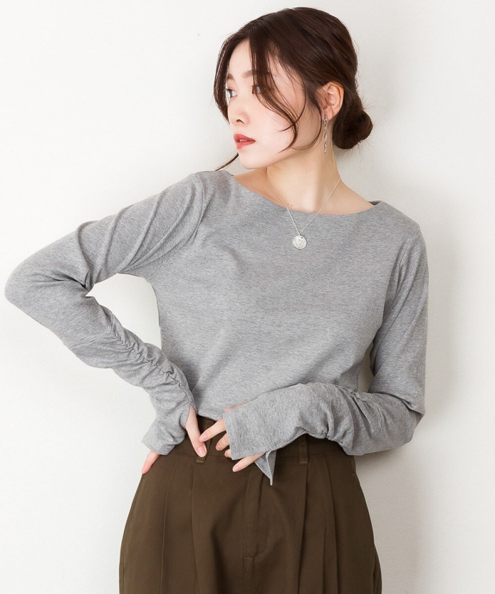 指穴付きボートネックカットソー