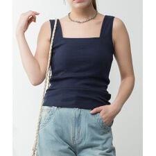 カップ付きスクエアネックタンクトップ