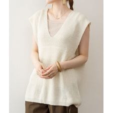 深Vネックニットベスト