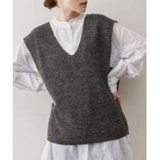 深Vネックニットベスト