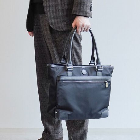 [^:92961]Orobianco^w\yexNVRC^Ax[XɁA̓sIȃjAXZx[VbNV[ỸfUCVBvgIWĩ^p[cȂǁAɃIrARȂł͂̃NtgfUCX^_[hACełBA4TCYɑΉIItp\ȃACeBCXy[X̓t@Xi[JłdlłBDxKvȃnh≏Ȃǂ̕ɋvꂼgpƎp𗼗Ă܂BjZbNXłg܂B{̑fށFɔzTCNfނȂA\ȋxƑϋv[rbNiC̗pBtvF_ȃi`V{ŉʂ̉Ae\ŝXeAfނgpBAE^[}[NFSfX[XU[̗pB[TCYFA4t@C/13.3C`m[gPCiQl[@ 31.3~23.1cmjtg|PbgFfoꂵ₷t@Xi[J̃|PbgB[eBeB|PbgF[ł|PbgBwʃ|PbgF[łwʃ|PbgB