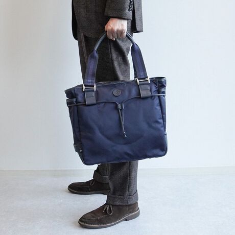 [^:92962]Orobianco^w\yexNVRC^Ax[XɁA̓sIȃjAXZx[VbNV[ỸfUCVBvgIWĩ^p[cȂǁAɃIrARȂł͂̃NtgfUCX^_[hACełBA4TCYɑΉAJWArWlX܂ŕLV[Ŋ􂷂IItp\ȃACeBCXy[X̓t@Xi[JłdlłBDxKvȃnh≏Ȃǂ̕ɋvꂼgpƎp𗼗Ă܂BjZbNXłgp܂B{̑fށFɔzTCNfނȂA\ȋxƑϋv[rbNiC̗pBtvF_ȃi`V{ŉʂ̉Ae\ŝXeAfނgpBAE^[}[NFSfX[XU[̗pB[TCYFA4t@C[eBeB|PbgF[ł|PbgBwʃ|PbgF[łwʃ|PbgB