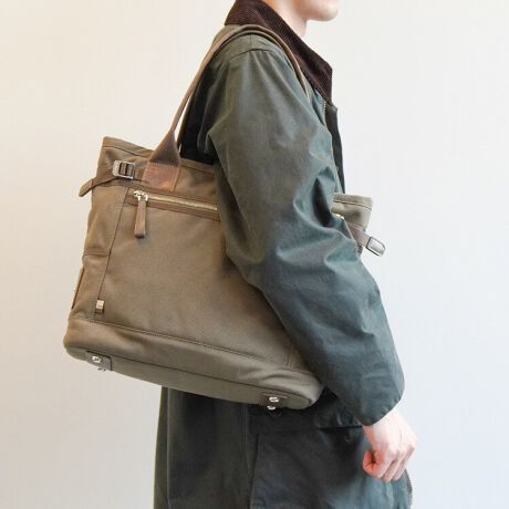 [^:92933]NVbNȒɖȃJWAYAC^A~^[eCXgfUC̃V[YH{Ԏ̃iCfނPCX[uȂǁAVvȂXybNɂANeBuȃCtV[T|[gBrWlX◷sɂœKłBH{̂ɂ͝H{ngpeʒ߉\ו̗ʂɉăe[v̒𒲐߂邱Ƃŗeʂ̒\PC[13.3C`m[gPC[\iQl[@W31~H22~D2.5cm)A4t@C[\et{gɂ͒т傤tŏu̎gpSAE^[}[NU[ɑS̃G{X{Aɗ̓IȃS̃^obWAE^[}[Nt tg|PbgEǂ炩łJ\ȃt@Xi[|PbgB[eBeB[|Pbg̐ɕ֗ȓ|Pbgt