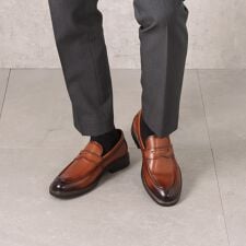 エリニュス・クラウン(ERINYS CROWN)の本革ローファー