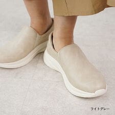 リリオブランコ(Lirio blanco)のスニーカー スリッポン レディース ローヒール 柔らかい 軽量 レザー調 人工皮革 黒 ブラック