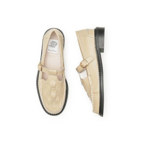 [^:2004b-P]yiڍׁzdȕ҂ݍ݃fUCڂeB[o[[t@[͑ɑ݊^Ă܂BʋCɗDꂽJbgAEgdĺAKȗSnL[vAfł\bNX킹ły߂̂́BNVJȕ͋C܂ƂȂA_fUĆAJWAɂꂢ߂ɂAX^C킸􂵂Ă܂BWF_[XɗoX̗ǂA闝RBɗnޖ\ȈꑫłByX^btr[zuꂽۂyރRNVviX^btUjpTCYF23.0cmiĩTCYF23.0cmjFbAAMV^ b̂߁Aiʂ23.0cmƕ̕CɂȂAC\[Œƃsb^łB }bgȎNVJAtg̕҂ݍ݃fUC_oĂ܂ fjNbvhpcƍ킹΁ÂJWAX^CɁBXbNXWPbgƍ킹΁ALC߂ō̂sIŐꂽۂɂȂ܂IuV[Y킸ɑ劈viX^btNjpTCYF23.5cmiĩTCYF23.0cm-23.5cmjFMV^XgbLOp23.5cmWXgTCYłI C킹̏ꍇ24.0cm]TĒpłā [t@[ȂxgĂ邱ƂŒ悢ƍʉ}}jbVȃfUCŁApcX^CłȂA^CcC킹ăXJ[gX^Cł킹Ă̂ŁAV[Y킸ɑ劈􂵂Ă邱ƊԈႢȂłI xgbƃz[hĂ̂ŁAtBbgĂăXgXȂꑫƂȂĂ܂I