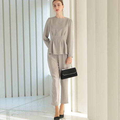 EGXg̃yvCŃX^CbVlɁEGXg̃yv̌^Jo[Aiȕ͋CɁB Design EGXg^bNăyv\Ă̂ŃEGXg}[Nč׌pchXłBpcɂ^bNĂ̂ŃCoċrƍׂ邱Ƃł܂BtBbVe[fUCŌpʂȂgbvX̃obNfUC̓tgfUCƓlɃyvɂȂĂApʂȂfUCłBɂKB悤ɏ䂪߂̂ɂȂĂ̂ŋCɂȂ̌^Jo[܂B Styling VvȃfUCȂ̂łǂȃV[ł₷ȂĂ܂B܂VbNȐFȂ̂łǂȔN̕ɂ₷PłBĂ΂Zj[ȂǓʂȏʂł̒p͂łA{gXfjɕςăJWAɒĂƂł܂BItBXR[fŊ邽߂PĂƂ̏ʂŎgpłƂĂ֗1łB炵ƕîX^CołACełBiȈۂłȂApc̃XbLƂfUClۂo܂B܂܂ȃgbvXANZT[Ƃ̑QŁA炵\łX^COy߂܂BꂽfUC̓rWlXV[p[eB[܂ŕL􂵂Ă܂BACeTCY38(M) FgbvX/@(SNP)61cm@oXg95cm@35cm@56cm@26cmpc/e85+3cm@EGXg68cm@qbv102cm@16cm40(L) FgbvX/(SNP)62.5cm@oXg99cm@36cm@57cm@27cmpc/e86.5+3cm@EGXg72cm@qbv106cm@17cm[^:50228]