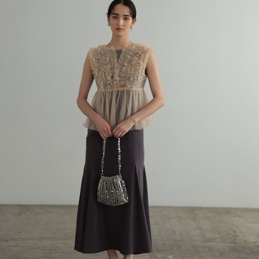 ペプラムトップス＆レースタイトロングスカートセットアップ