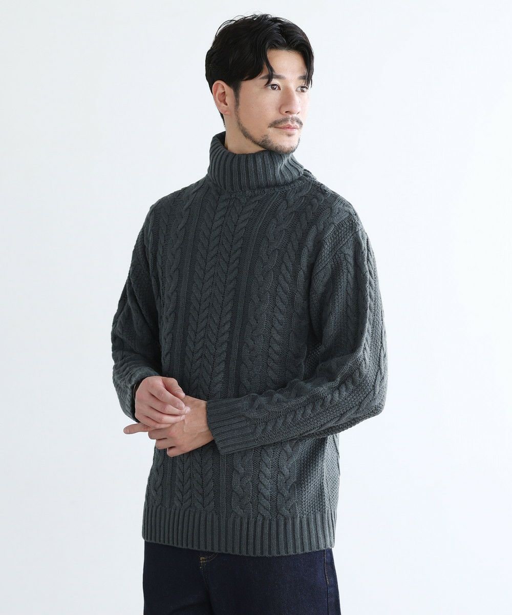 セミワイドシルエットケーブル編みタートルネックニット