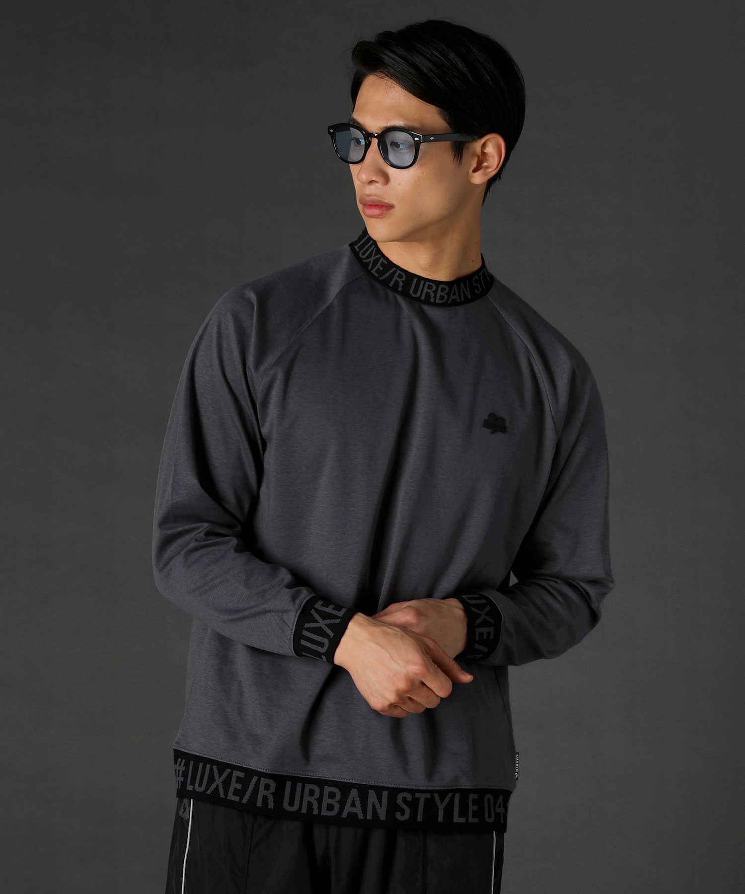 ＜LUXE/R＞40/CVCスムースハイネックロゴ配色長袖カットソー CVCスムースハイネックロゴ配色長袖カットソー | REZES OFFICIAL