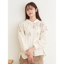 フラワーモチーフ衿付きブラウス
