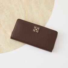ラシット(russet)のモノグラムプレートラウンドジップウォレット(SO-372)