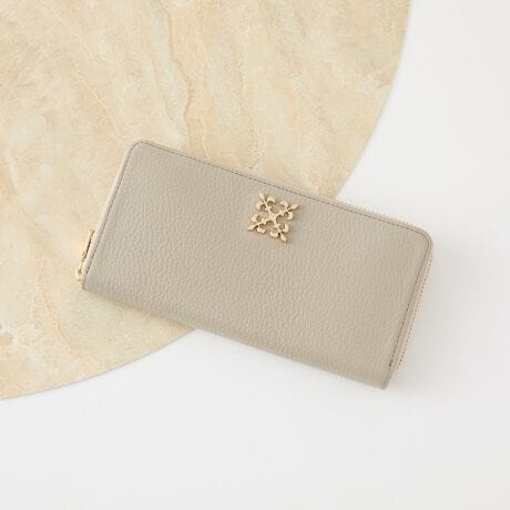 [^:RUZ1032181A0002]--------------------------------------yîm点z̏i2025N122牿i{Ă܂B͂鏤iɂĂ^Oȉꍇ܂Aݕ\ĂTCg\i̔iłB\߂܂悤A肢\グ܂B--------------------------------------russetŃOZ[̒źAX[YɊJł郉EhWbvBɂ̓IWi̋gpAioĂfUCɁBy|CgzEmOv[gfUC̃ANZgɁEV{̂郌U[ō̂ہE3ɕꂽRCP[X֗E[[܂ŊJAô₷ydlzD~3J[h|Pbg~13K~1id؂肠jt[|Pbg~2yJ[WJzEubN̑1iBlack/BEjEO[̑1iGray/PKjEuȆ2iD.Brown/GYjE O[̑4iGrayBE/GRjyӎzE{vgpî߃V̂镔ALY镔ƁAɂĐ܂ꂽ̌̂Ȃł͂̌܂BEvv̕\͂Iт͂ł܂B\ߓVRfނł邱Ƃ̏エߒ悤肢܂BE܂G▀CɂFmւ̐Fڂ肪\܂BMade in Japan---------------------------Cɓo^߂Ă܂EîCɓo^FJ[̍ēגʒmE݌ɐP_̒ʒmEZ[ʒm󂯎܂BEuĥCɓo^FV쏤iēׂȂǂ̃uh̏󂯎܂B