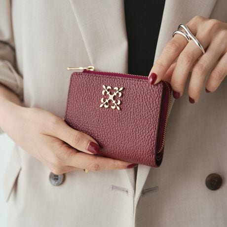 RpNgŎ[͂AiȈۂ̂zT̕Ƀsb^ȃACeBy|CgzEmOv[gfUC̃ANZgɁEV{̂郌U[ō̂ہE傫߃TCỸJ[h[łt[|PbgERCP[XADꂪꂼ2ɕĐڂ₷ydlzD~2J[h|Pbg~6K~1id؂肠jt[|Pbg~3yJ[\Lz̃J[͒PF^CvłEBlack2EGrayBeige2ED.BrownETealGreenEPinkEBordeaux̃J[͊OƓ̐FقȂoCJ[^CvłEiBlack/BEjOubN/x[WEiGrayPKjOO[/sNEiGrayBE/GRjOO[W/O[EiD.Brown/GYjOuE/O[yӎzE{vgpî߃V̂镔ALY镔ƁAɂĐ܂ꂽ̌̂Ȃł͂̌܂BEvv̕\͂Iт͂ł܂B\ߓVRfނł邱Ƃ̏エߒ悤肢܂BE܂G▀CɂFmւ̐Fڂ肪\܂BMade in Japan---------------------------Cɓo^߂Ă܂EîCɓo^FJ[̍ēגʒmE݌ɐP_̒ʒmEZ[ʒm󂯎܂BEuĥCɓo^FV쏤iēׂȂǂ̃uh̏󂯎܂B