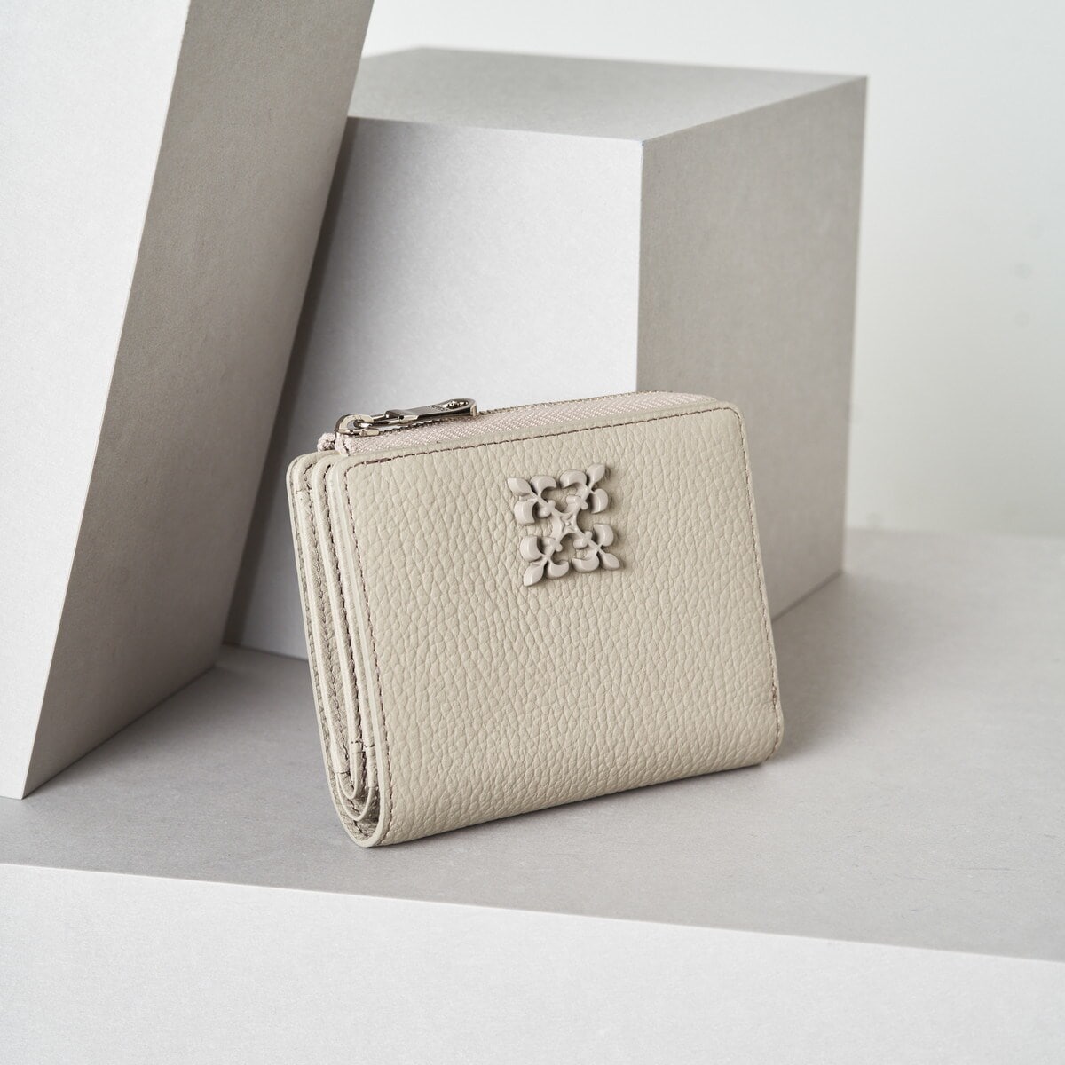 ラシット 三つ折財布 箱付き ラシット 三つ折財布 箱付き 楽天市場】モノグラムプレート三