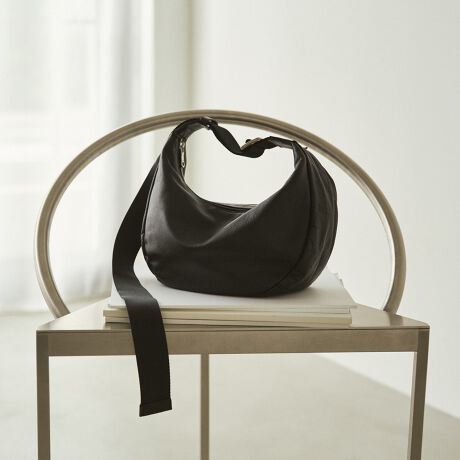 [^:RUZ1041422A0005]V_[obOlCNo.1fBVvǁAǂGɂȂBl̗]TZAU[V_[obOByfUCzӂƂU[̏_炩ƁA悭ۂ݂ттtHۓIȃV_[obOBƂ\R̂̏iāAǂȃX^CɂƗn݂܂BV_[xg͖4cmň芴AD݂̒ɒ߂ł̂ŁA|E΂ߊ|E莝ƁAV[ɍ킹Ďς܂BԌ̓t@Xi[ł̂ŁAfC[ɈSĂg܂By|CgzEKvȉו[łApIȃTCYE芴̂鑾߃xgŉKȎSnEV_[͒߉\Ō|E΂ߊ|E莝ɑΉE㎿ȋvgpA\tgȎGƌy𗼗BEgقǂɏ_炩╗ApłEVvȒɁAiȂ܂ydlzEVo[ql̂ƂɁAxgɎgpĂ̎dl܂B芴Aςɂ݌vɂȂĂ܂BȑO̎dlsǂł͂܂񂪁A͂ɈSĂg܂BEO|PbgFt@Xi[|Pbg~1E|PbgFI[v|Pbg~1EV_[xg͎݂ɒ߂\EA4͉Ńsb^TCYyfށz\tgU[@\ۂȂA̎X̌`Ƀ`W郉Vbg̒ԑfށB{̋vgpB_炩G̗ǂ\tgU[ŁAyʂłByJ[\LzEubN̑2iBlack2jcǂȃX^CɂiɓށAx[VbNȃubNBEuEiBrownjcԂ݂}̂uEB邷ÂȂԃg[ŁA_炩Əi˔Ă܂ByӎzE{vgpî߃V̂镔ALY镔ƁAɂĐ܂ꂽ̌̂Ȃł͂̌܂BEvv̕\͂Iт͂ł܂B\ߓVRfނł邱Ƃ̏エߒ悤肢܂BE܂G▀CɂFmւ̐Fڂ肪\܂BMade in Japan---------------------------Cɓo^߂Ă܂EîCɓo^FJ[̍ēגʒmE݌ɐP_̒ʒmEZ[ʒm󂯎܂BEuĥCɓo^FV쏤iēׂȂǂ̃uh̏󂯎܂B