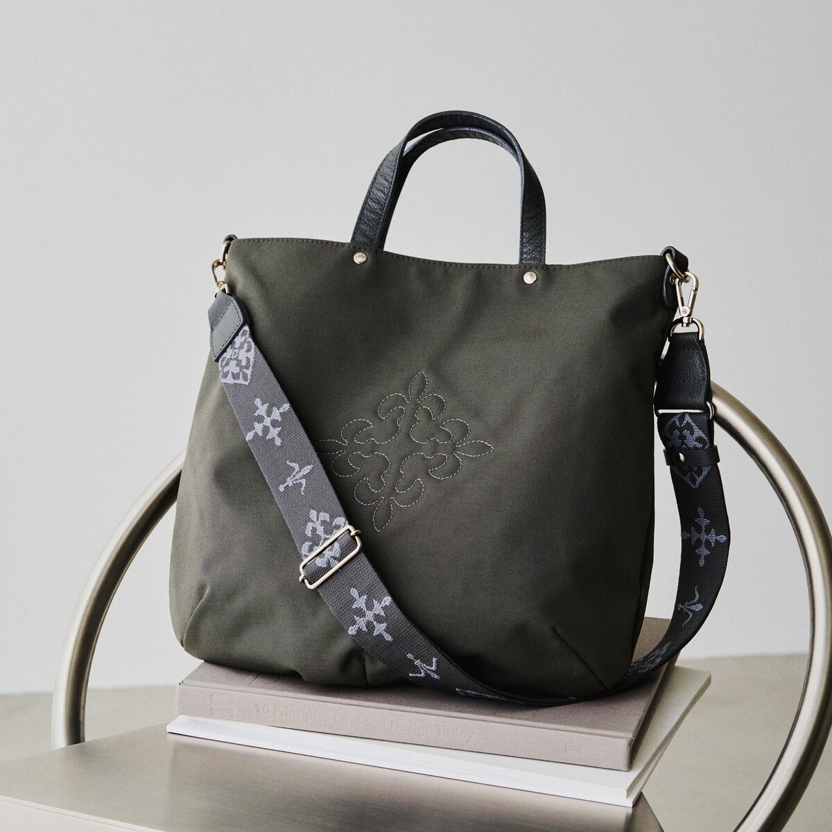 ベストセラーアイテム】コーデュラナイロン2WAYトートバッグ(CE