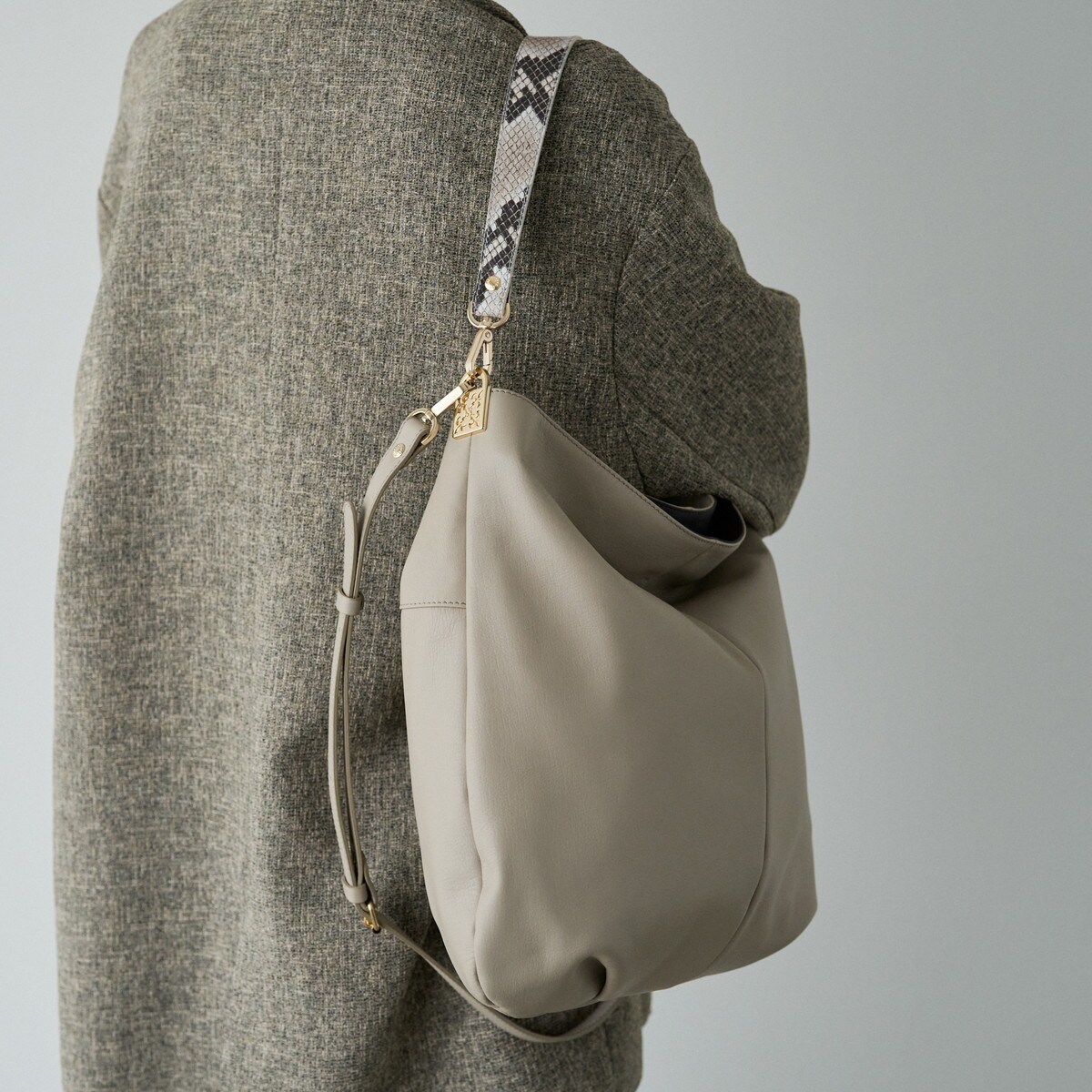 2024AW】パイソンハンドルソフトレザー2wayビッグショルダーバッグ(CE