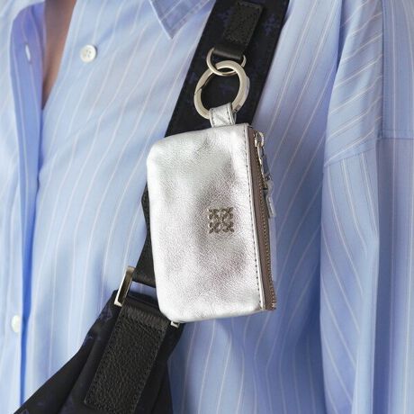 [^:RUZ1051189A0008]-fUC-Jrit̃J[hP[X^`[BpAobOAWłAghACełBmÕv[g|CgŁAU[̒ɉffUCBɃ`F[tŃL[P[XƂĂ̎gp\BJ[h̎[\ȃTCYŁAJ[hP[XpXP[XƂĂA`[ƂĂ̃obO͋̕Cς̂ɂ􂵂܂B-f-\tgU[@\ۂȂA̎X̌`Ƀ`W郉Vbg̐VԑfށB{̋vgpB_炩G̗ǂ\tgU[gpAyʂłBJ[\LEBlackFS[hESilverFVo[yӎzE{vgpî߃V̂镔ALY镔ƁAɂĐ܂ꂽ̌̂Ȃł͂̌܂BEvv̕\͂Iт͂ł܂B\ߓVRfނł邱Ƃ̏エߒ悤肢܂BE܂G▀CɂFmւ̐Fڂ肪\܂BMade in Japan---------------------------Cɓo^߂Ă܂EîCɓo^FJ[̍ēגʒmE݌ɐP_̒ʒmEZ[ʒm󂯎܂BEuĥCɓo^FV쏤iēׂȂǂ̃uh̏󂯎܂B