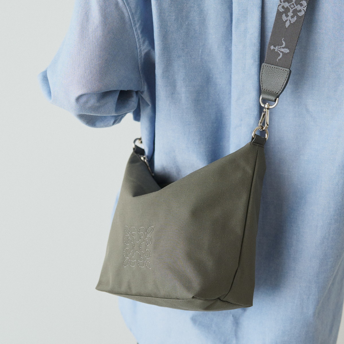 320g/撥水性あり] コーデュラナイロン2wayシンプルショルダーバッグ(CE