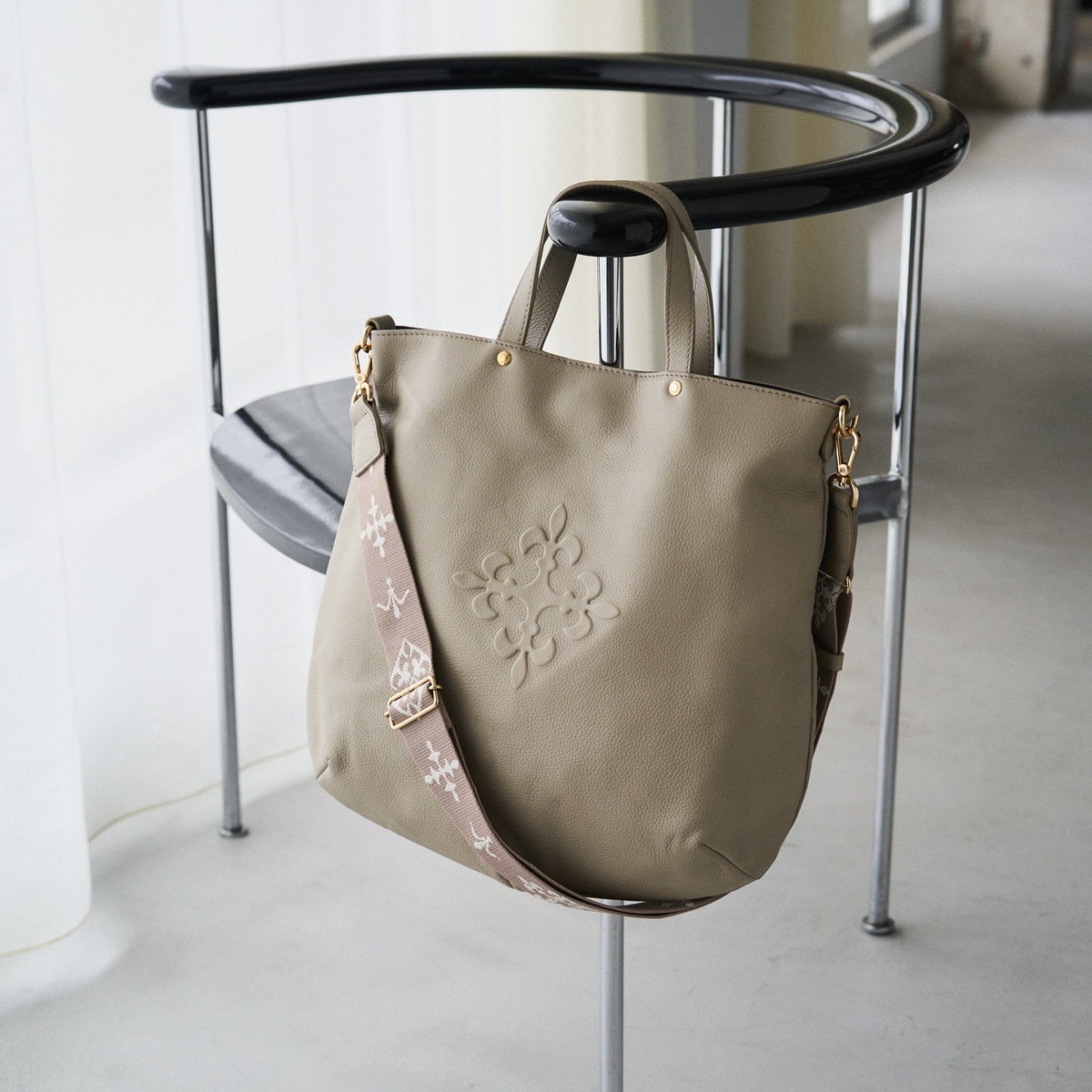 名品】エンボスモノグラム 2WAYトートバッグ(CE-1611) | ラシット