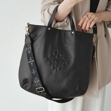 ラシット(russet)の【名品】レザー 2wayトートバッグ〈エンボスモノグラム〉(CE-1611)