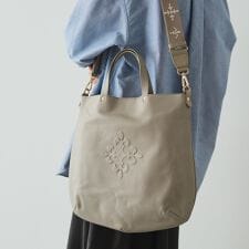 ラシット(russet)の【名品】レザー 2wayトートバッグ〈エンボスモノグラム〉(CE-1611)