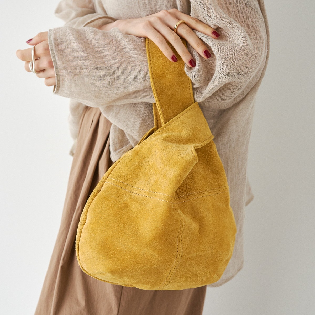 本革スエード巾着ハンドバッグ(CE-1582) | ラシット(russet) | マルイ