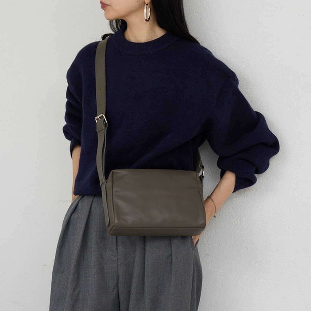 WEB限定》レザースクエアショルダーバッグ(CE-1575) | ラシット(russet